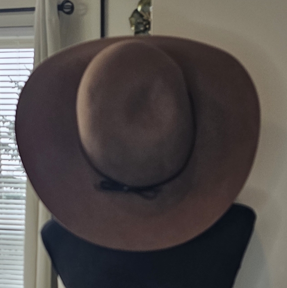 2 neutral tone hats - Picture 2 of 4